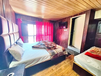 hotel avon lake view mall road nainital