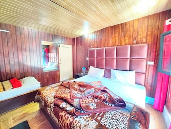 hotel avon lake view mall road nainital