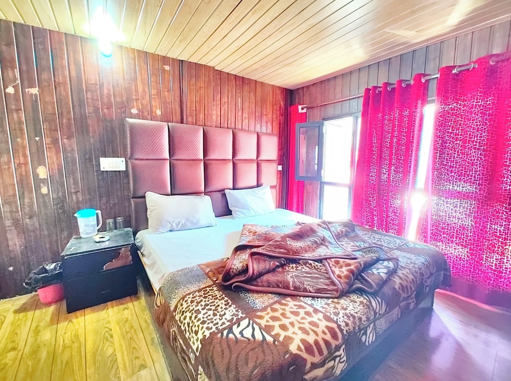 hotel avon lake view mall road nainital