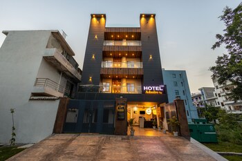 hotel admire inn sector 104