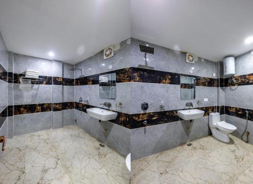 Hotel Admire Inn Sec - 104 By Aspl,,2 star