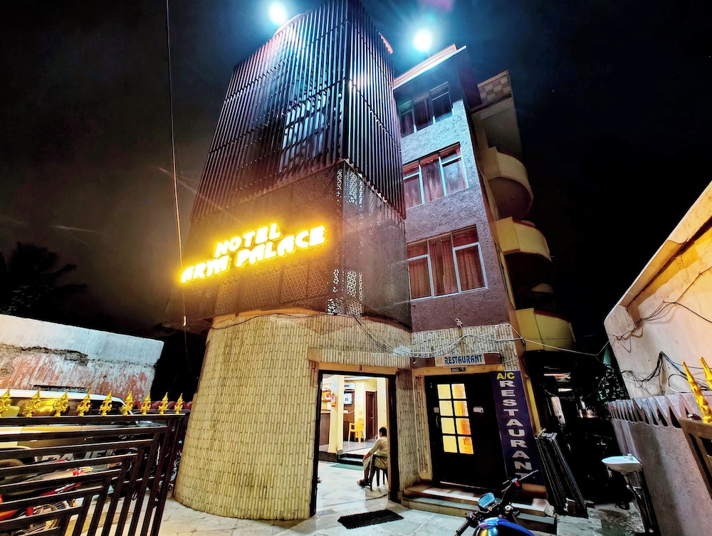 hotel arya palace