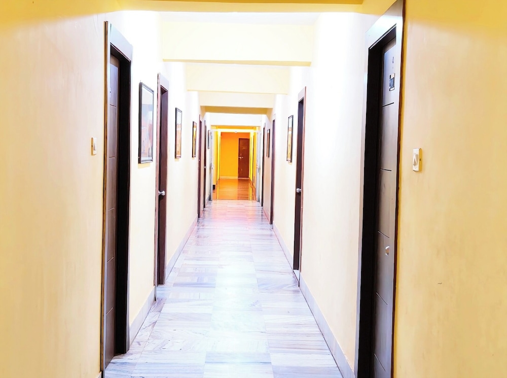hotel arya palace