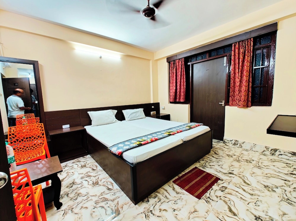 hotel arya palace