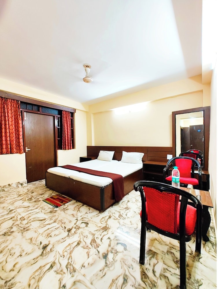 hotel arya palace
