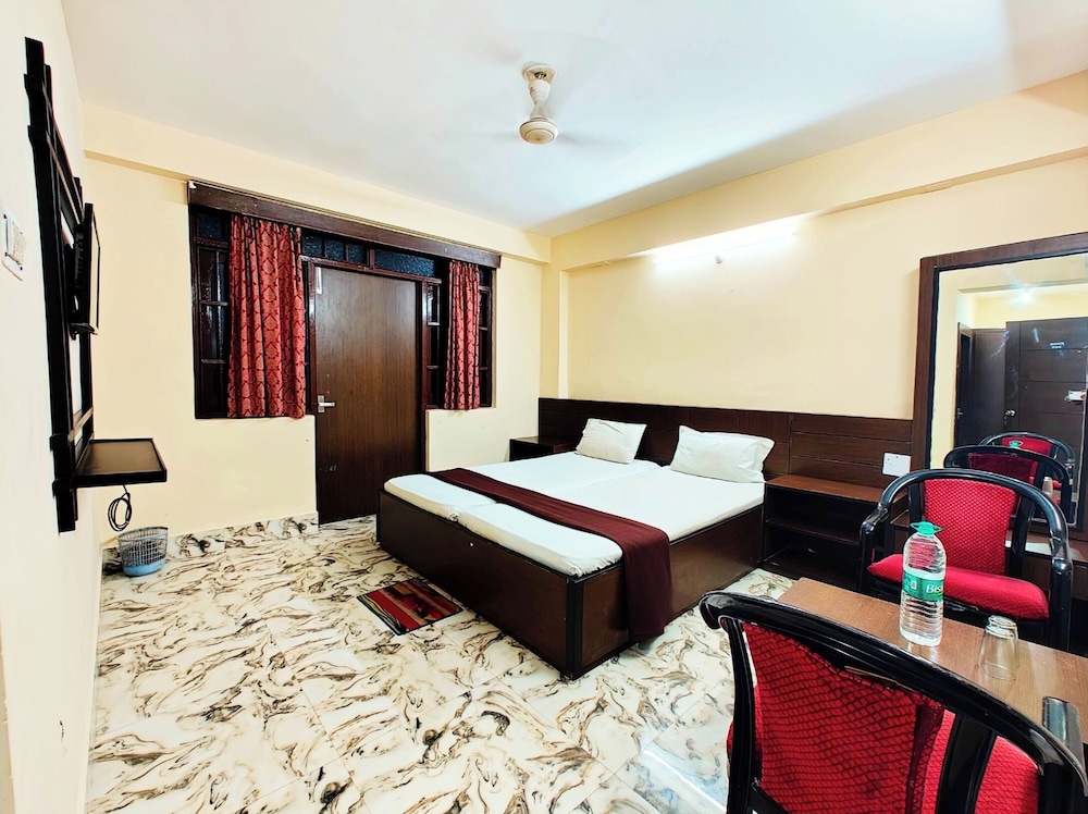 hotel arya palace