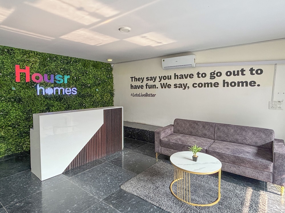 housr sector 28 golf course road next to phase 1 metro station