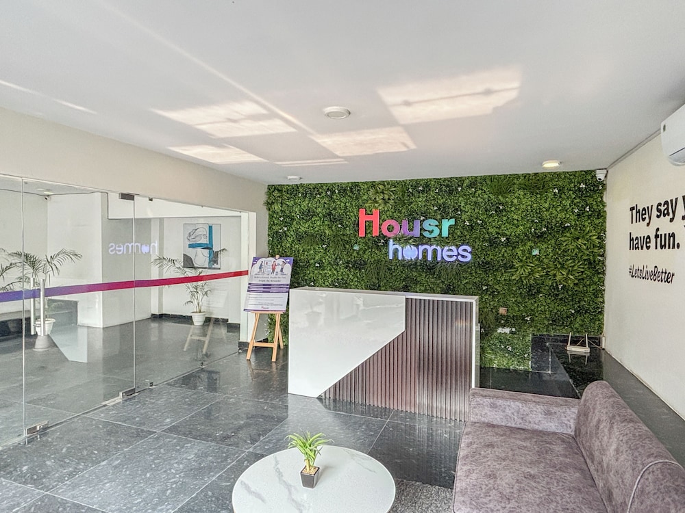 housr sector 28 golf course road next to phase 1 metro station