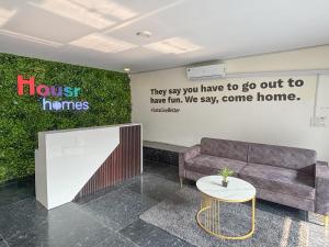 housr sector 28 golf course road next to phase 1 metro station