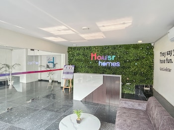 housr sector 28 golf course road next to phase 1 metro station