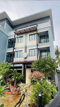 the village poshtel
