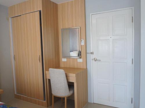 the village poshtel