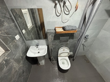 housr sector 43 gurgaon paras hospital