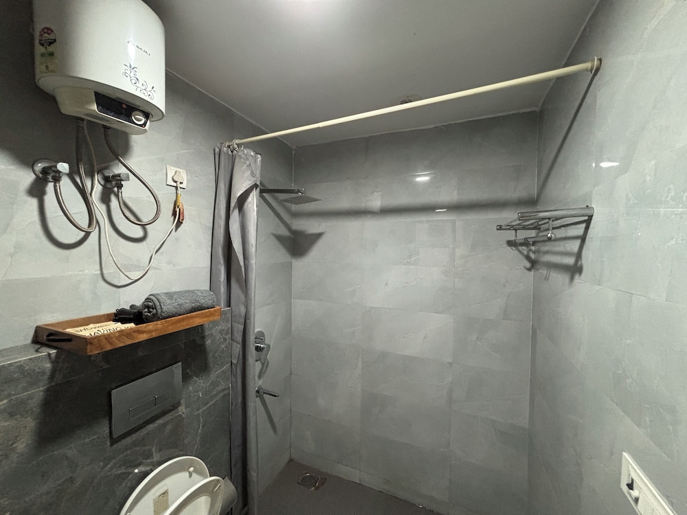 housr sector 43 gurgaon paras hospital