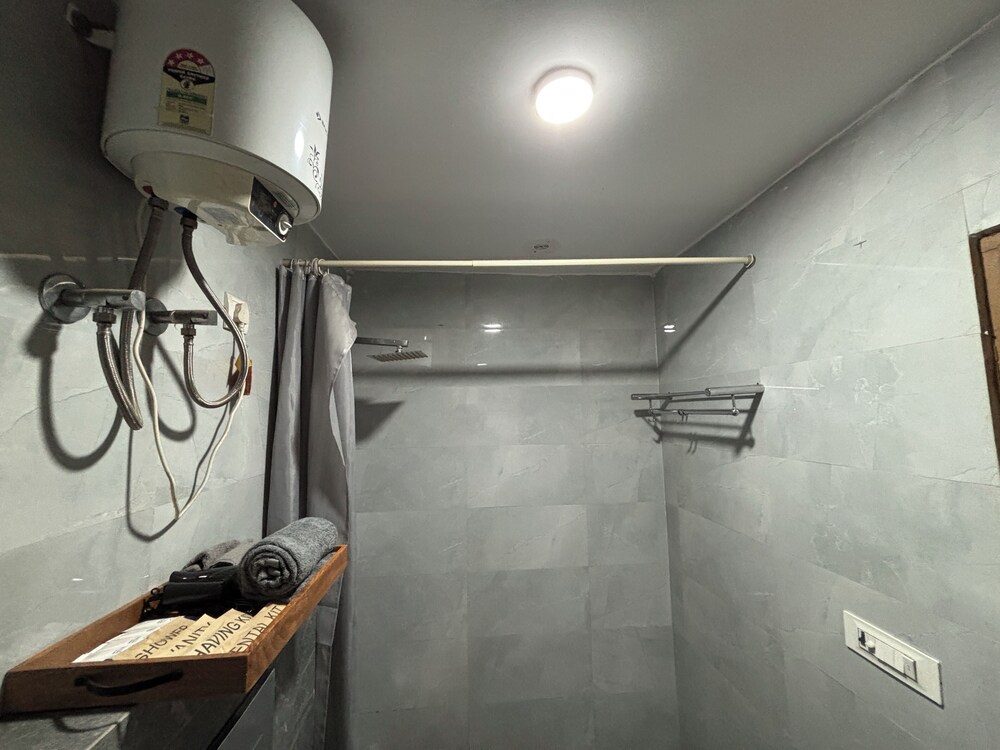 housr sector 43 gurgaon paras hospital