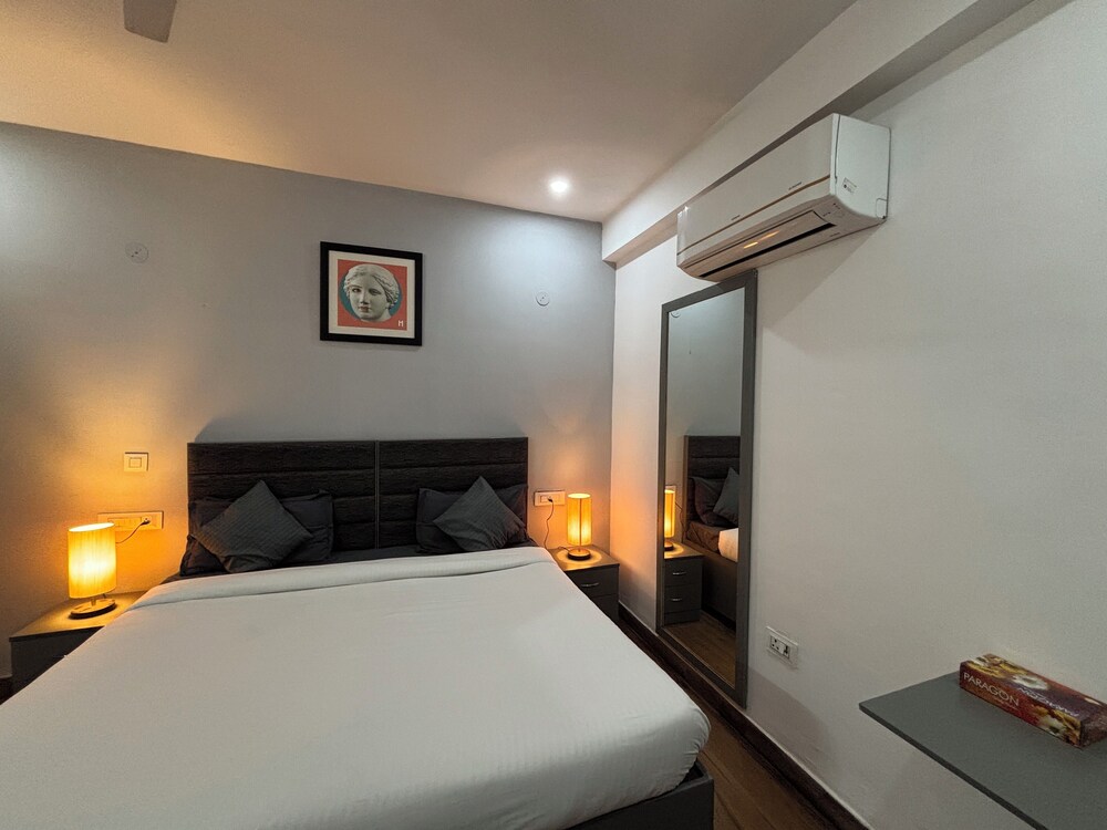 housr sector 43 gurgaon paras hospital