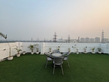 housr sector 43 gurgaon paras hospital