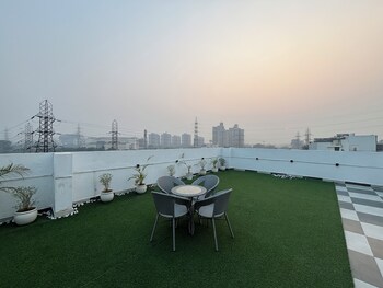 housr sector 43 gurgaon paras hospital