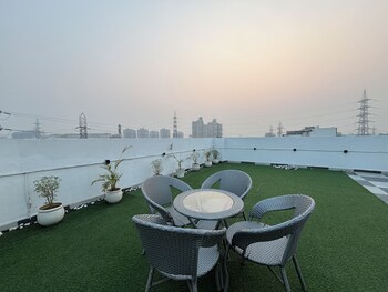 housr sector 43 gurgaon paras hospital