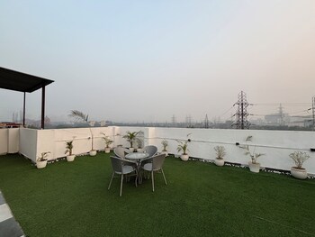 housr sector 43 gurgaon paras hospital