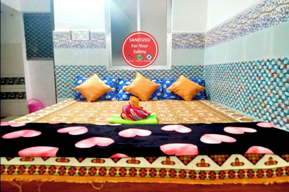 hotel glory and pranab sadan