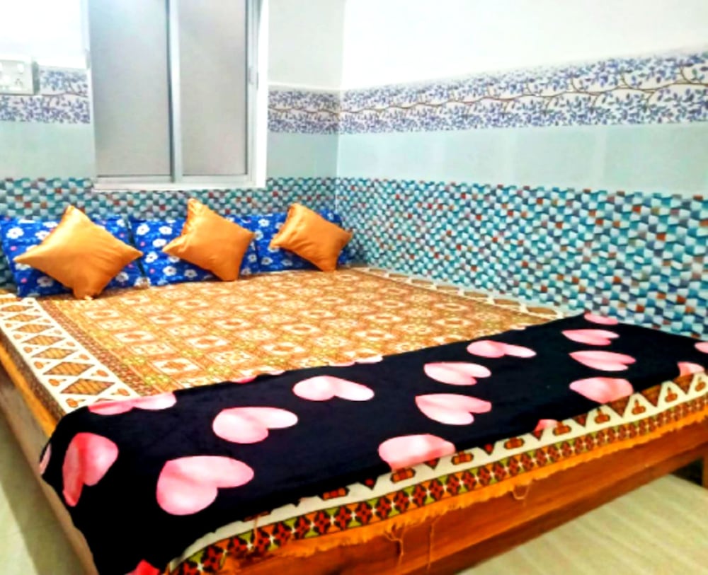 hotel glory and pranab sadan