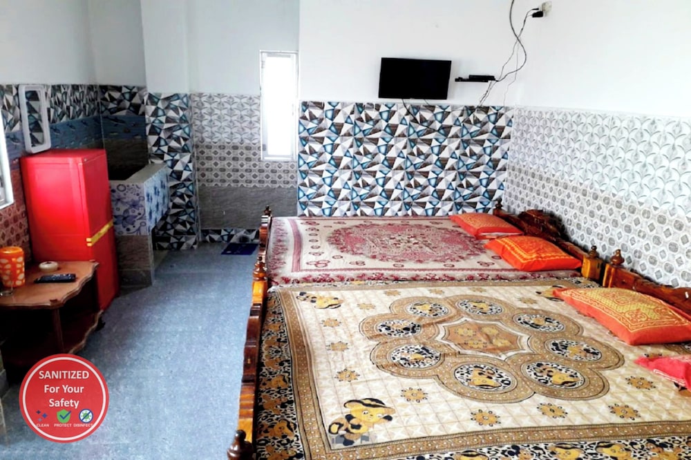 hotel glory and pranab sadan