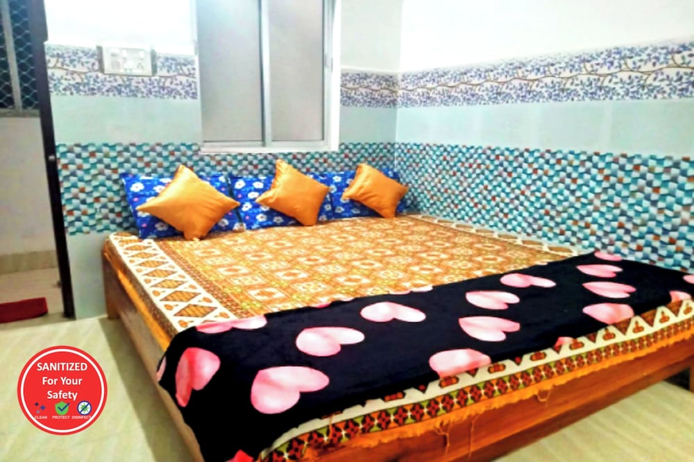 hotel glory and pranab sadan