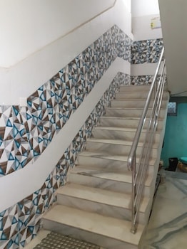 hotel glory and pranab sadan