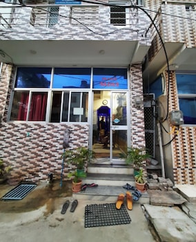 hotel glory and pranab sadan