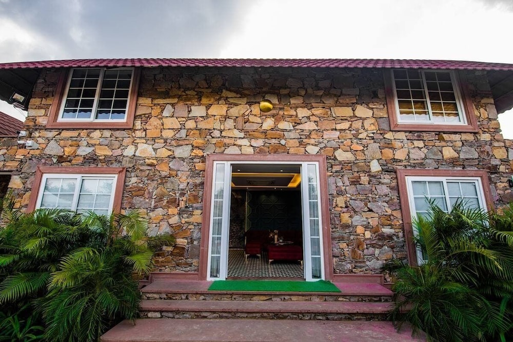 atola outhouse resort