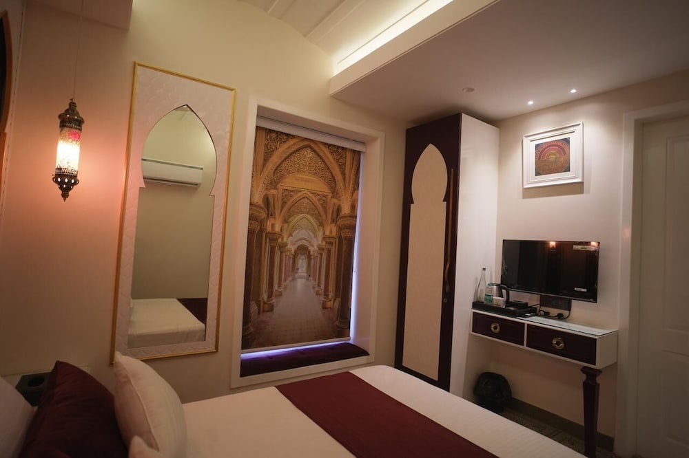 atola outhouse resort