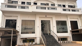 sapphire hotel and banquet