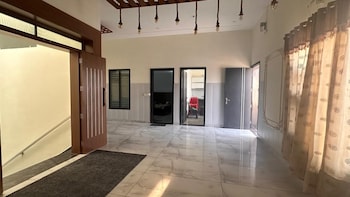 Sapphire Hotel & Banquet,,2 star