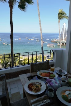 emperador vallarta beachfront hotel and suites