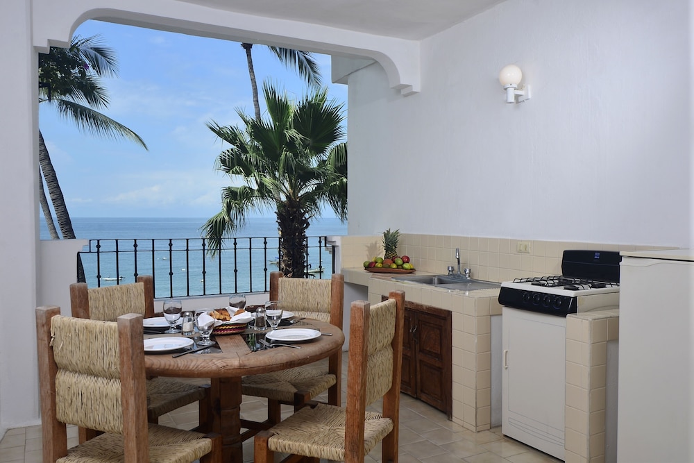 emperador vallarta beachfront hotel and suites