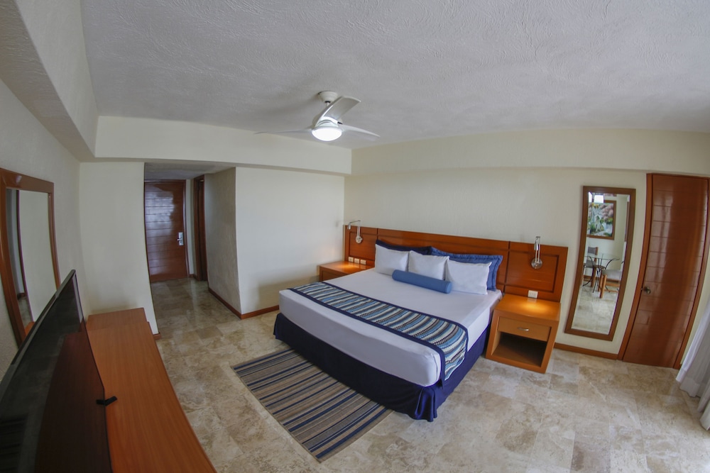 plaza pelicanos grand beach resort all inclusive