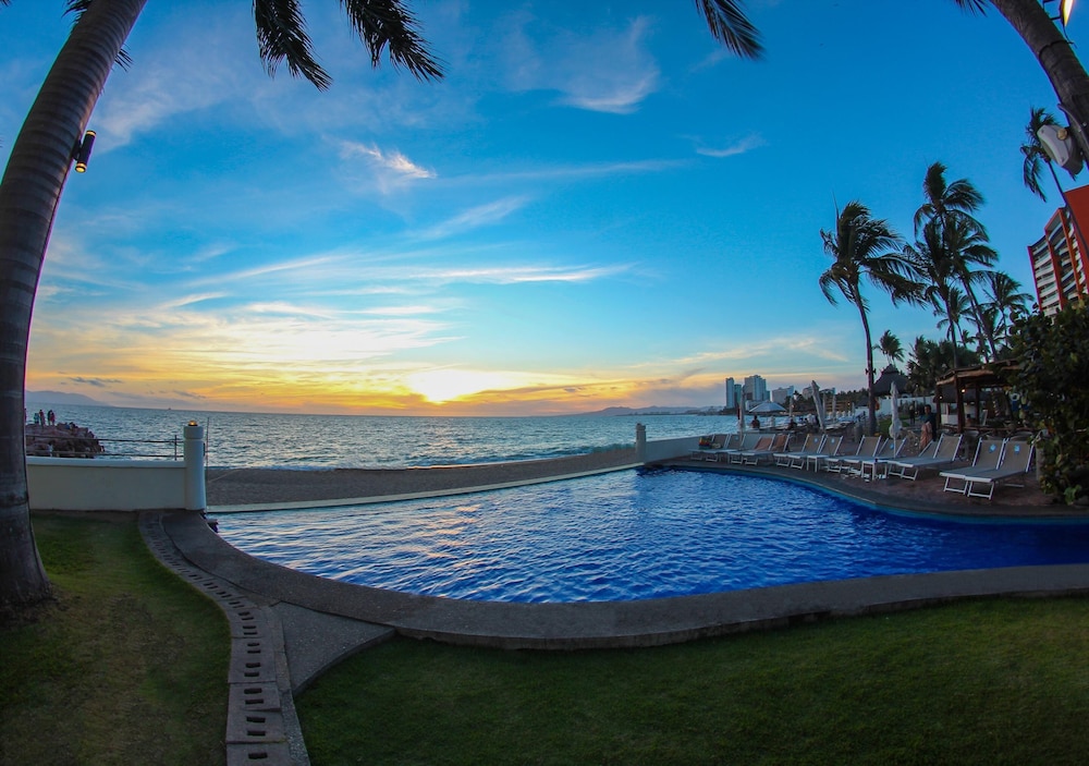 plaza pelicanos grand beach resort all inclusive