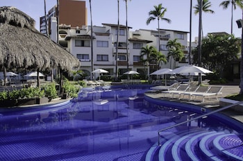 plaza pelicanos grand beach resort all inclusive