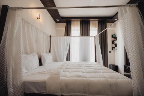 villa vistosa omaxe hazratganj