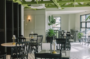 legacy hill hotel
