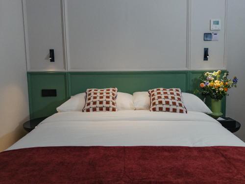 legacy hill hotel