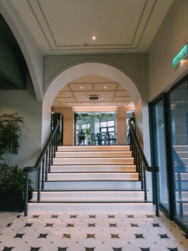 legacy hill hotel