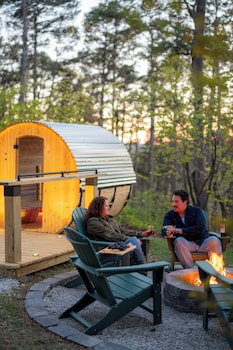 The Woodsman Lodge,352 West Van Buren Street,2 star