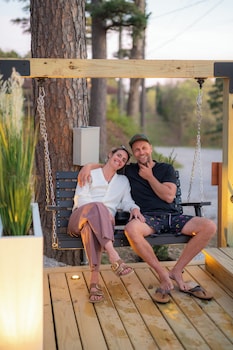 The Woodsman Lodge,352 West Van Buren Street,2 star