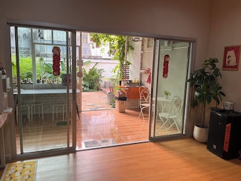 A Little Nap Hometel,,2 star