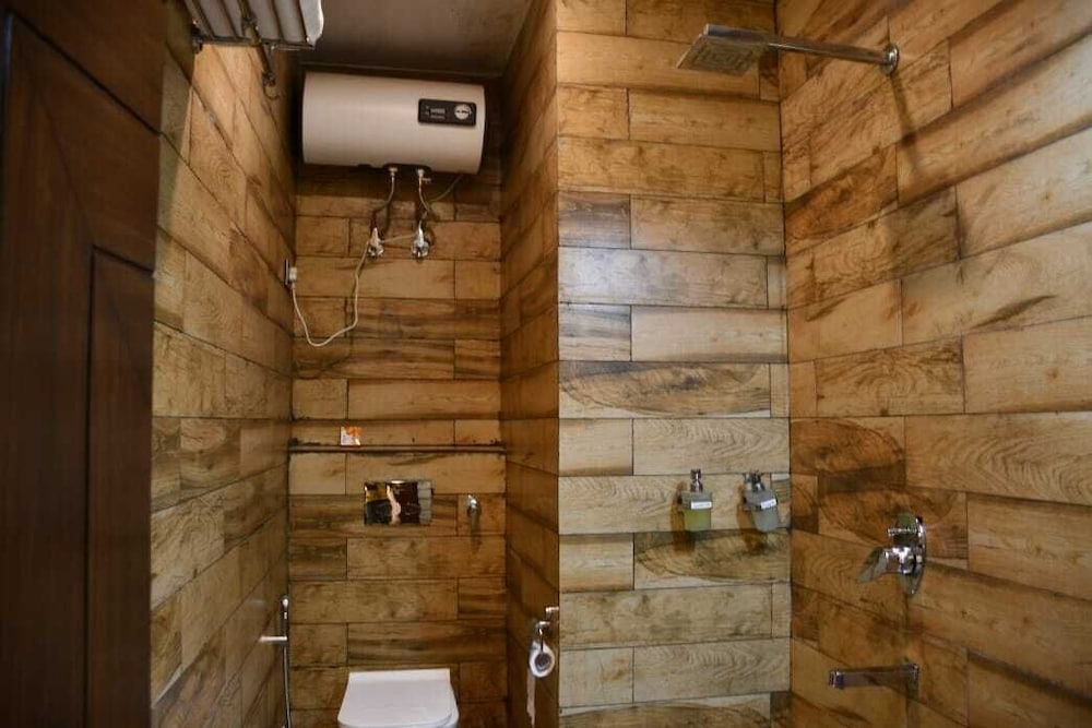 hotel leosh lansdwone