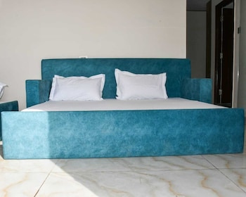 hotel leosh lansdwone