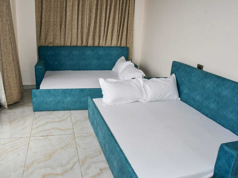 hotel leosh lansdwone