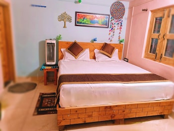 anurag hotel chakrata